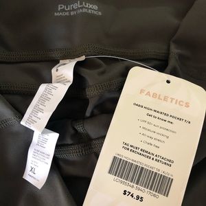 Fabletics Oasis High-Waisted Pocket 7/8 Legging